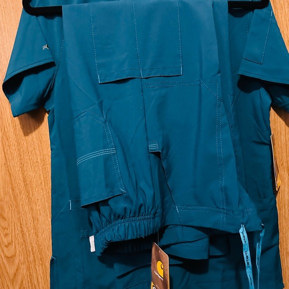 Carhartt Women's Scrub Set in Teal - Picture 4 of 4